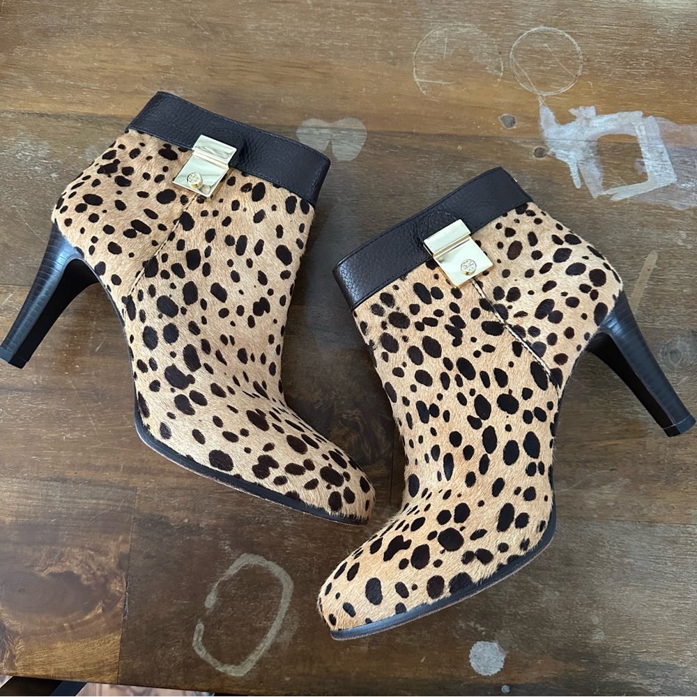 Tory Burch Priscilla Calf Hair Leopard Print Ankle Boots Ladies size 9.5‎